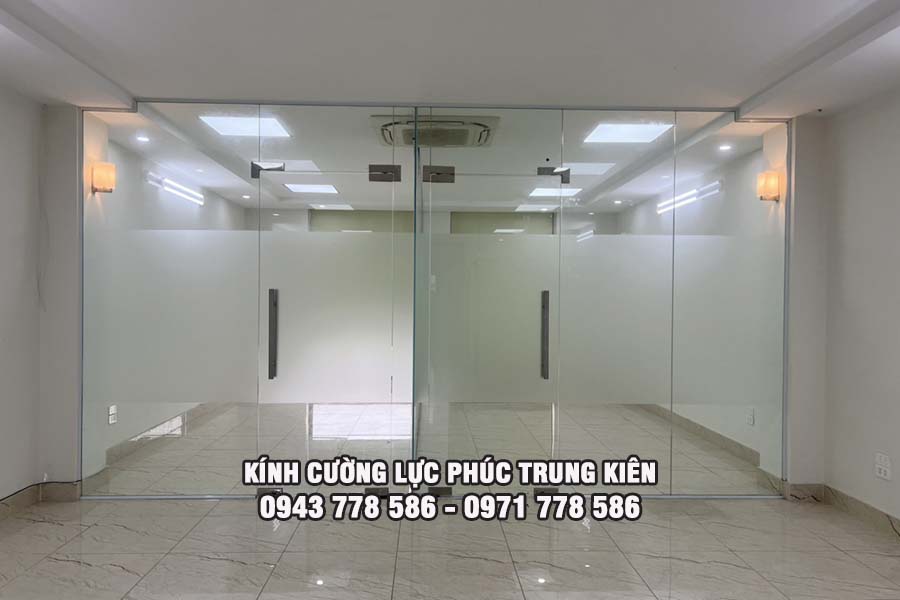 kính cường lực chống tia uv